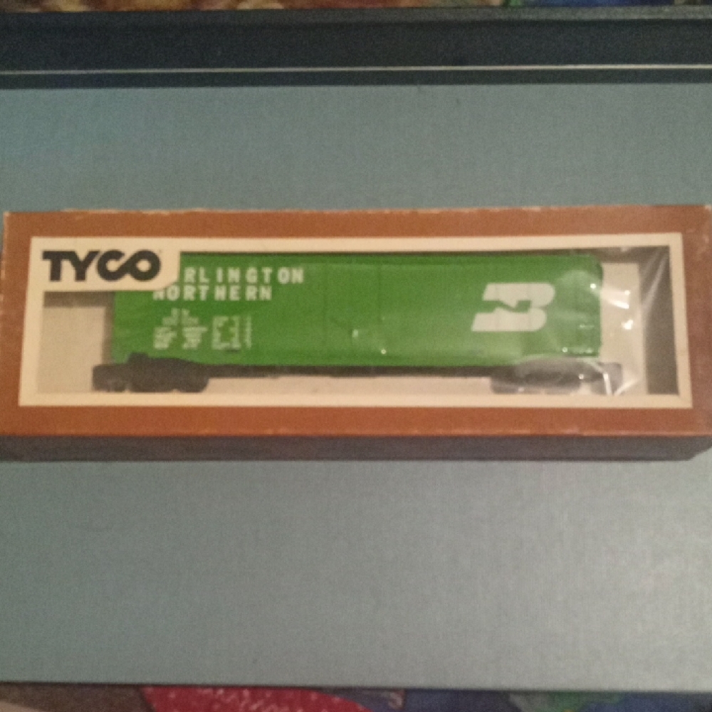 Tyco 50' Plug Door Burlington Northern